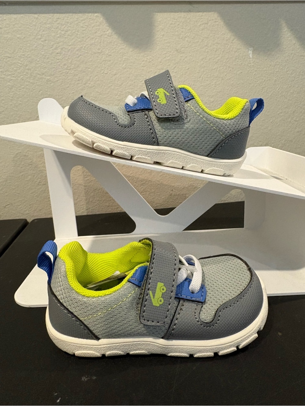 See Kai Run Basics Baby Toddler Boys Shoes Sneakers Size 5 Gray